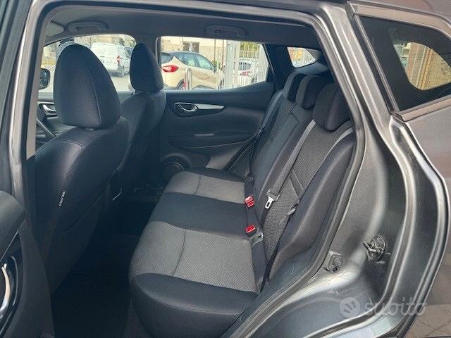 
								Nissan Qashqai 1.5 dCi Acenta 110 CV full									