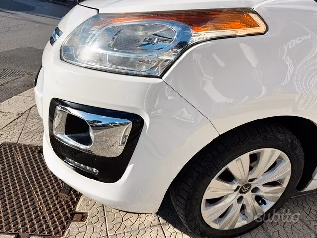 
								Citroen C3 Picasso BlueHDi 100 Exclusive full									